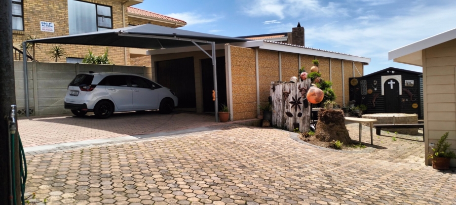 4 Bedroom Property for Sale in Dana Bay Western Cape